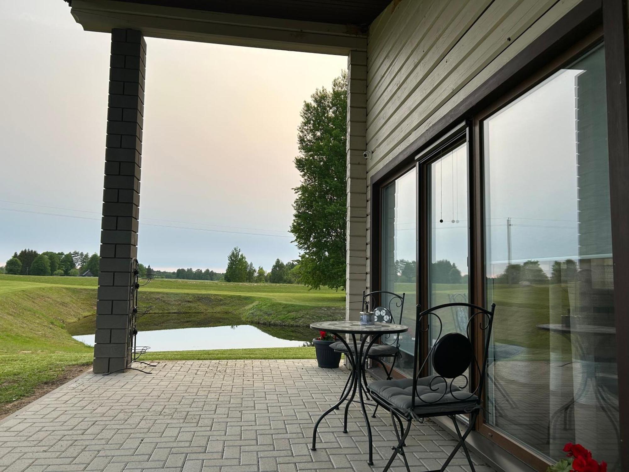 Lazariskio Apartamentai Martiniskenai Exteriör bild